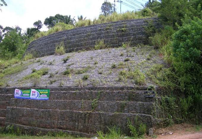 Combination Geotextile Gabion Rock Fall Netting Galvanized Hexagonal Steel Wire Mesh Grid Erosion Control 5